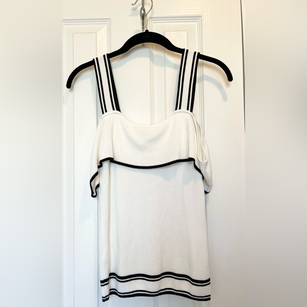 white tank w/ black border from banana republic🤍🖤🍌